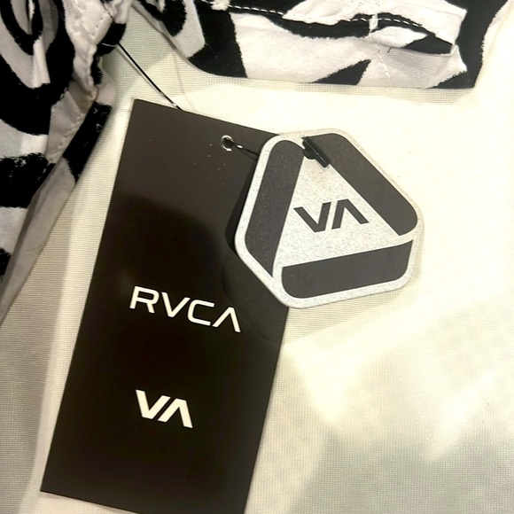 NWT RVCA  Regular Fit size M casual button down shirt - Picture 5 of 7